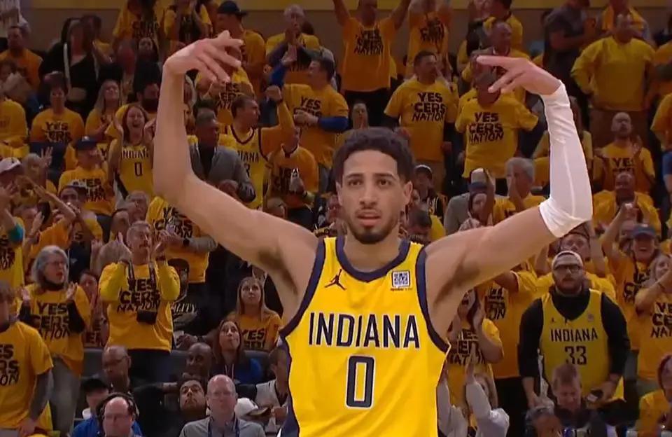 NBA季后赛继续进行，印第安纳步行者队主场赢球拿到东部决赛赛点。哈利伯顿送出三双