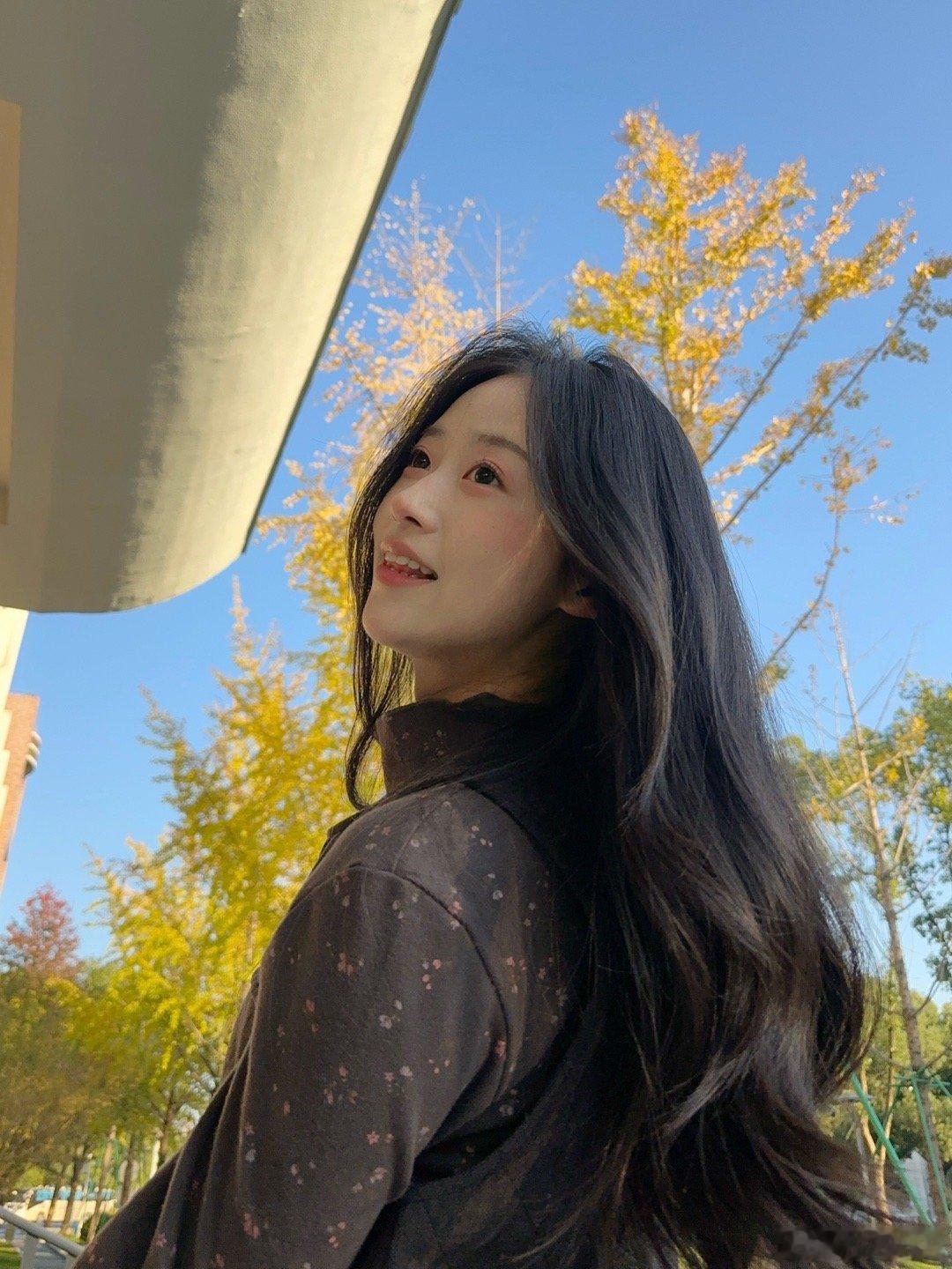 她是短暂又盛大的秋🍂 