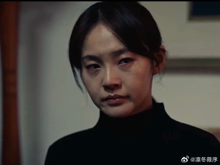 张佳宁在每个角色上都倾注了她的心血，哪怕只是肩头的一抖，也能让人感受到那份难以言