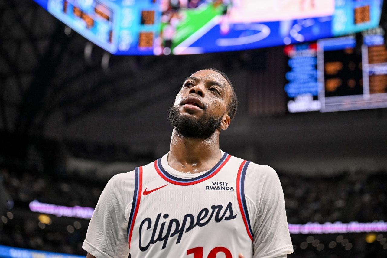 快船过去的两场比赛后，加兰都没有接受采访，就直接离开了！今天结束训练后，加兰终于