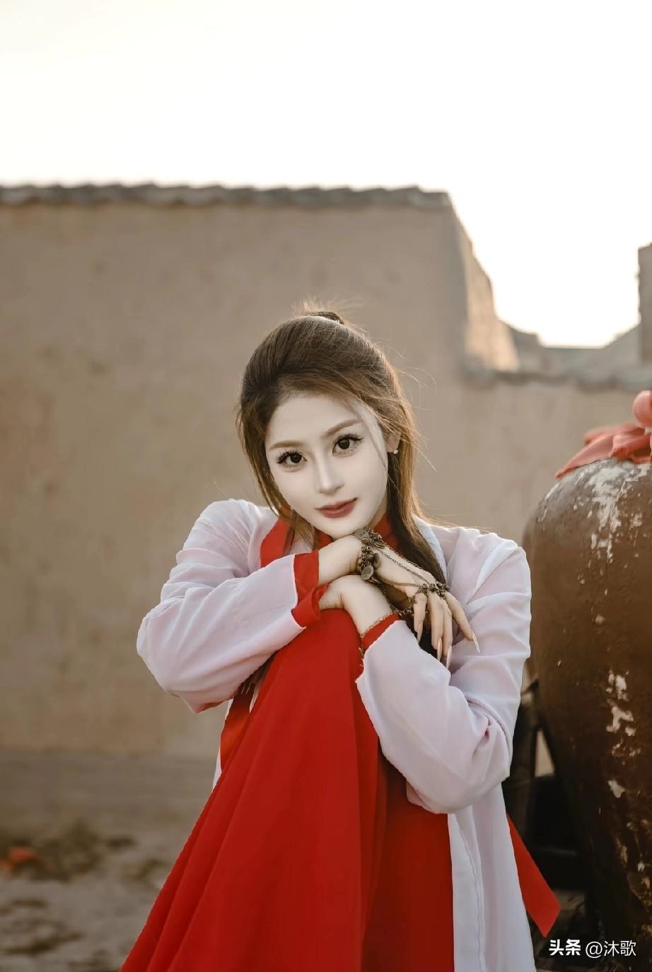 今天姐也当了一回侠客。梦回女明星今天是个美女 古镇女侠客 侠客打卡 古风姐