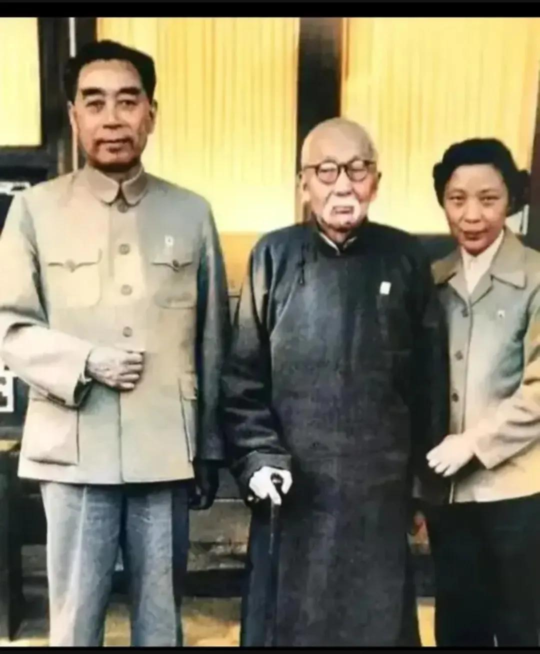 1959年，蒋中正的大舅哥毛懋卿，在北京参加国庆十周年庆典期间，一张罕见的留影，