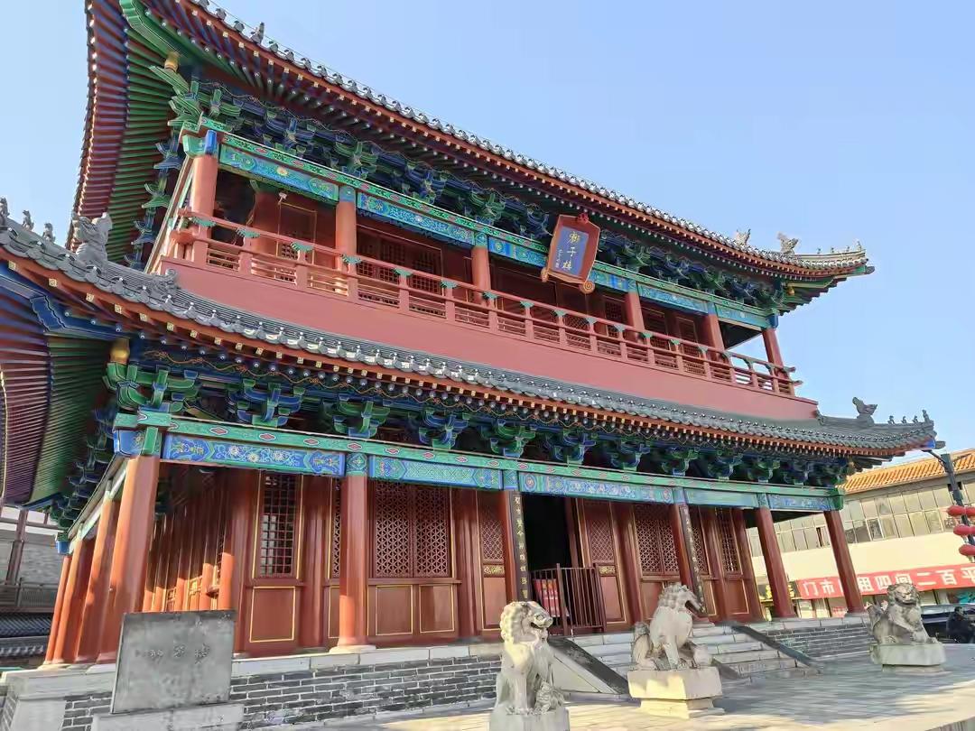 聊城狮子楼旅游区
狮子楼旅游区，是《水浒传》里经典故事的“发生地”，夏天逛古色古