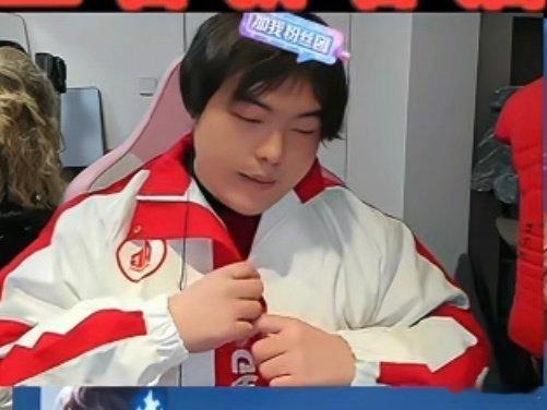 桃黑黑穿了AG队服成都AG超玩会桃黑黑让我们恭喜成都ag超玩会桃黑黑 