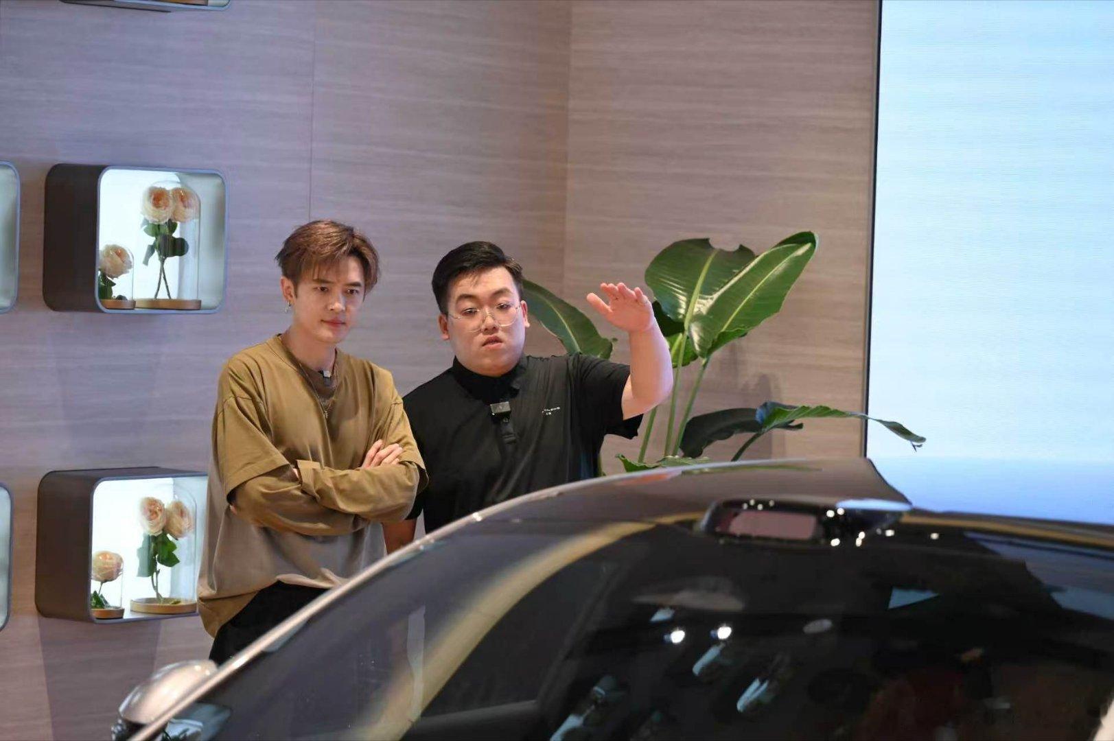 经常旅游的人都有一个共性很喜欢启境GT7这种随性出行模式，下班不用回家收拾东西，