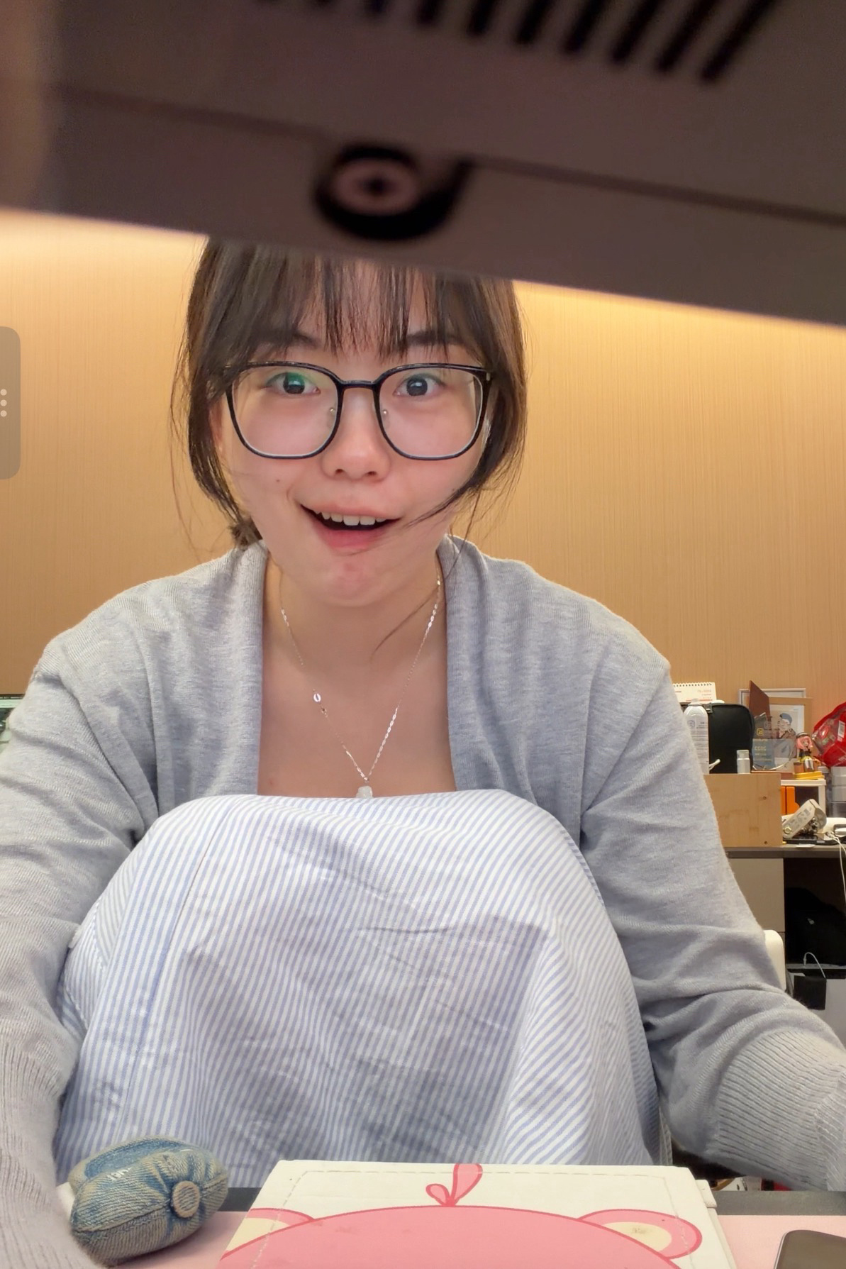 女子孕期得知丈夫出轨20余人   看完就这表情而且听说做试管很苦....肚子上挨