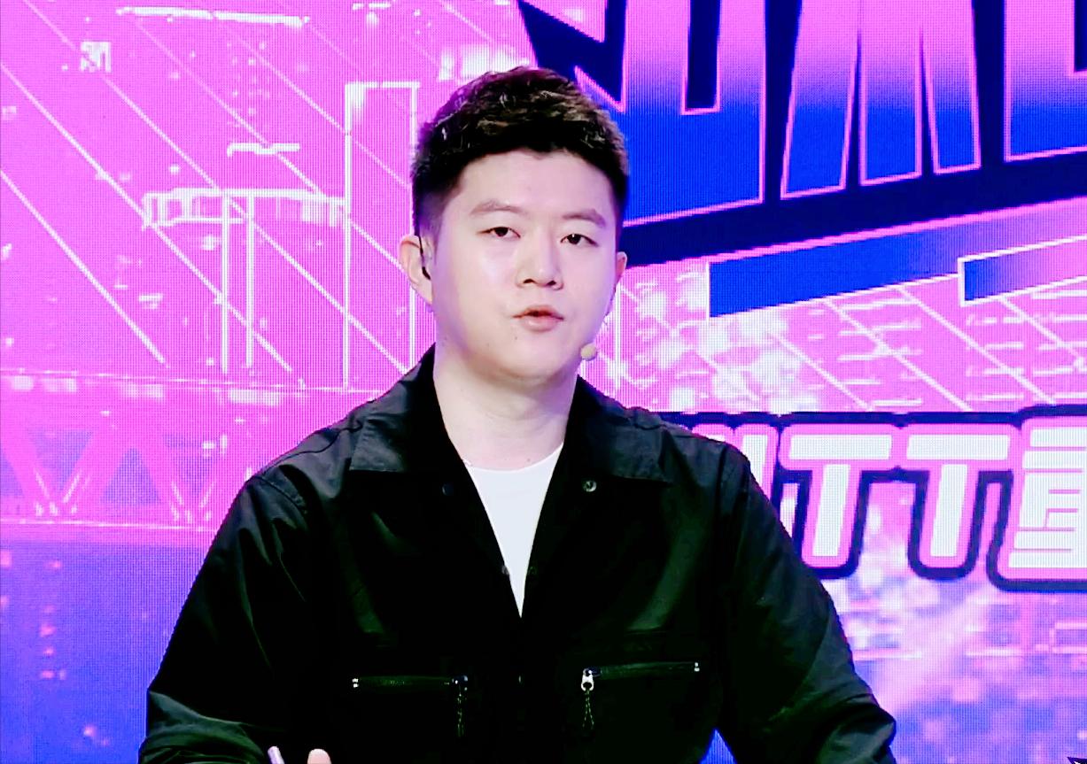 周冠达说：现在看林昀儒有种书生练武的感觉。

以前林昀儒主要靠反手的拧拉得分，