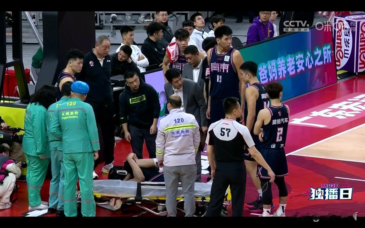 3月7日晚在广东男篮主场对阵北控男篮的比赛中，当比赛进入到加时赛时，周琦在一次进