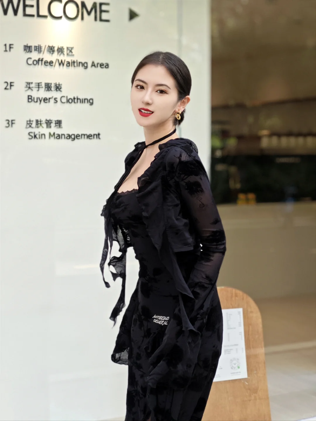 你可以是娇艳绽放的黑玫瑰