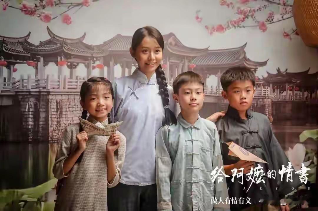 一封封侨批，写尽相思，也藏尽谎言与善意。
乱世之中，人人自顾不暇，却有人愿意为了