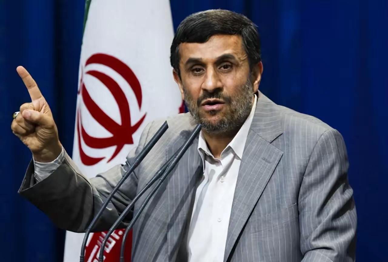 内贾德的一生：
1、69岁遇袭身亡
2、19岁考入德黑兰工业科技大学土木工程系