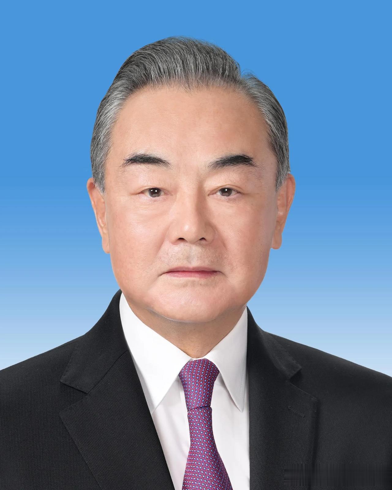 目前，各主要门户网站已经更新了王毅外长的简历，出生于1953年10月，已经70岁