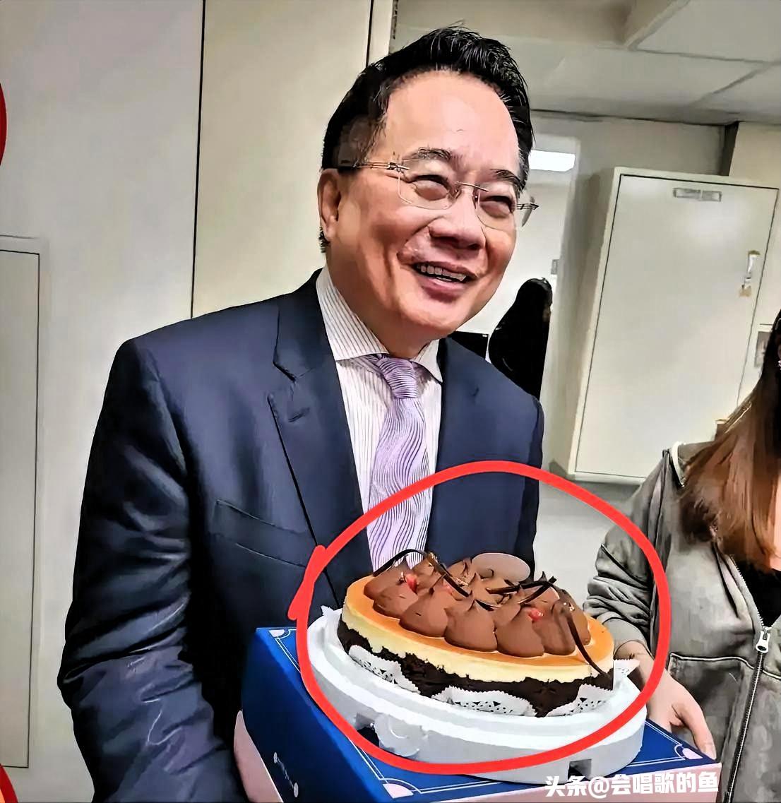 3月19日下午，演播厅里的这场告别，比任何聚光灯下的场面都更戳人。蔡正元次日就要