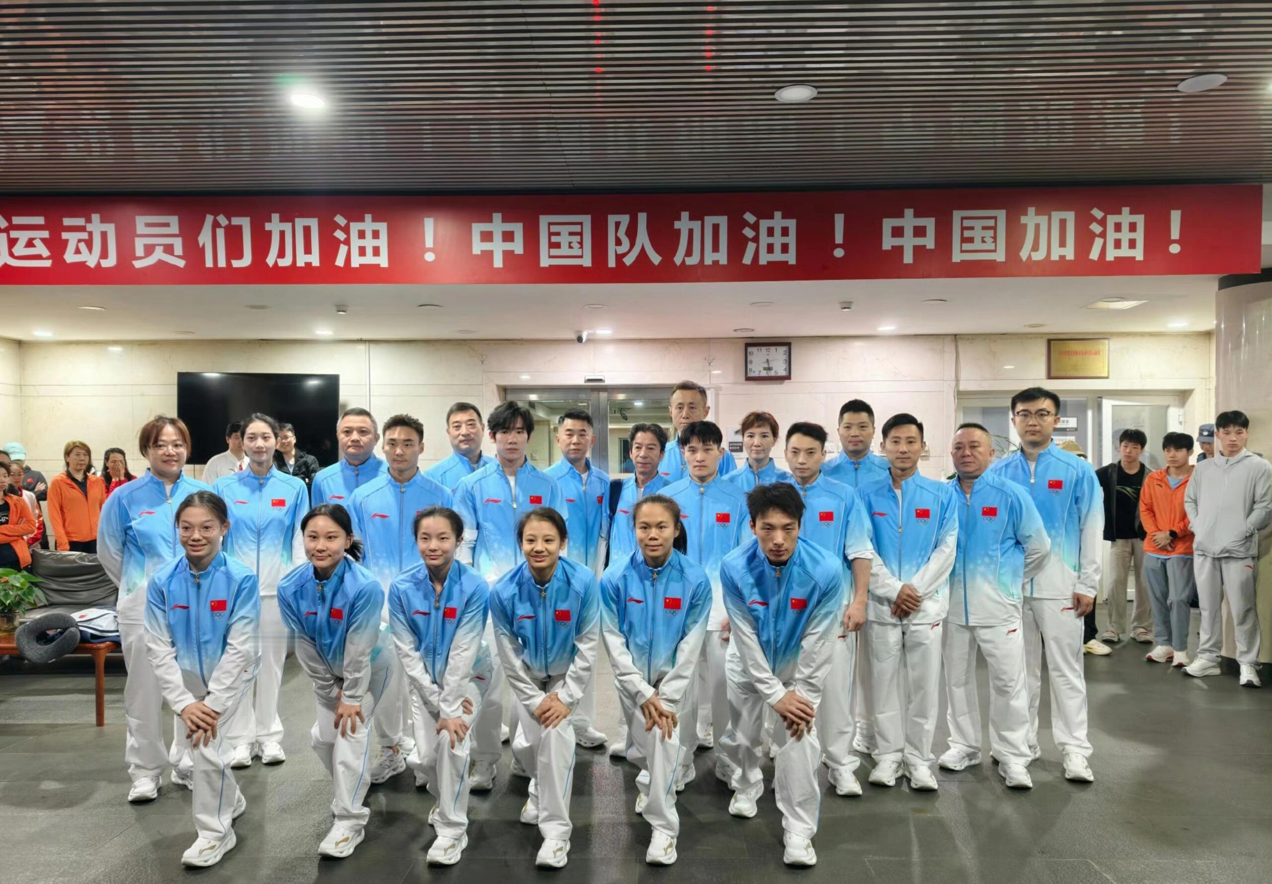 中国体操队仍未登船 中国体操队飞抵名古屋，在机场苦等接近7小时，21名队员仅两人