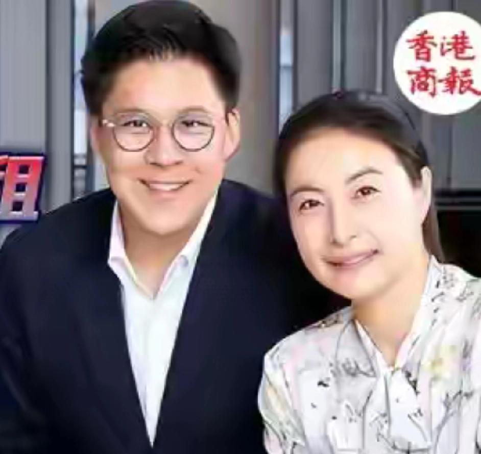 霍启刚35套房产地区分布：
1、香港22套：1套自住，7套住宅出租，14套商业出