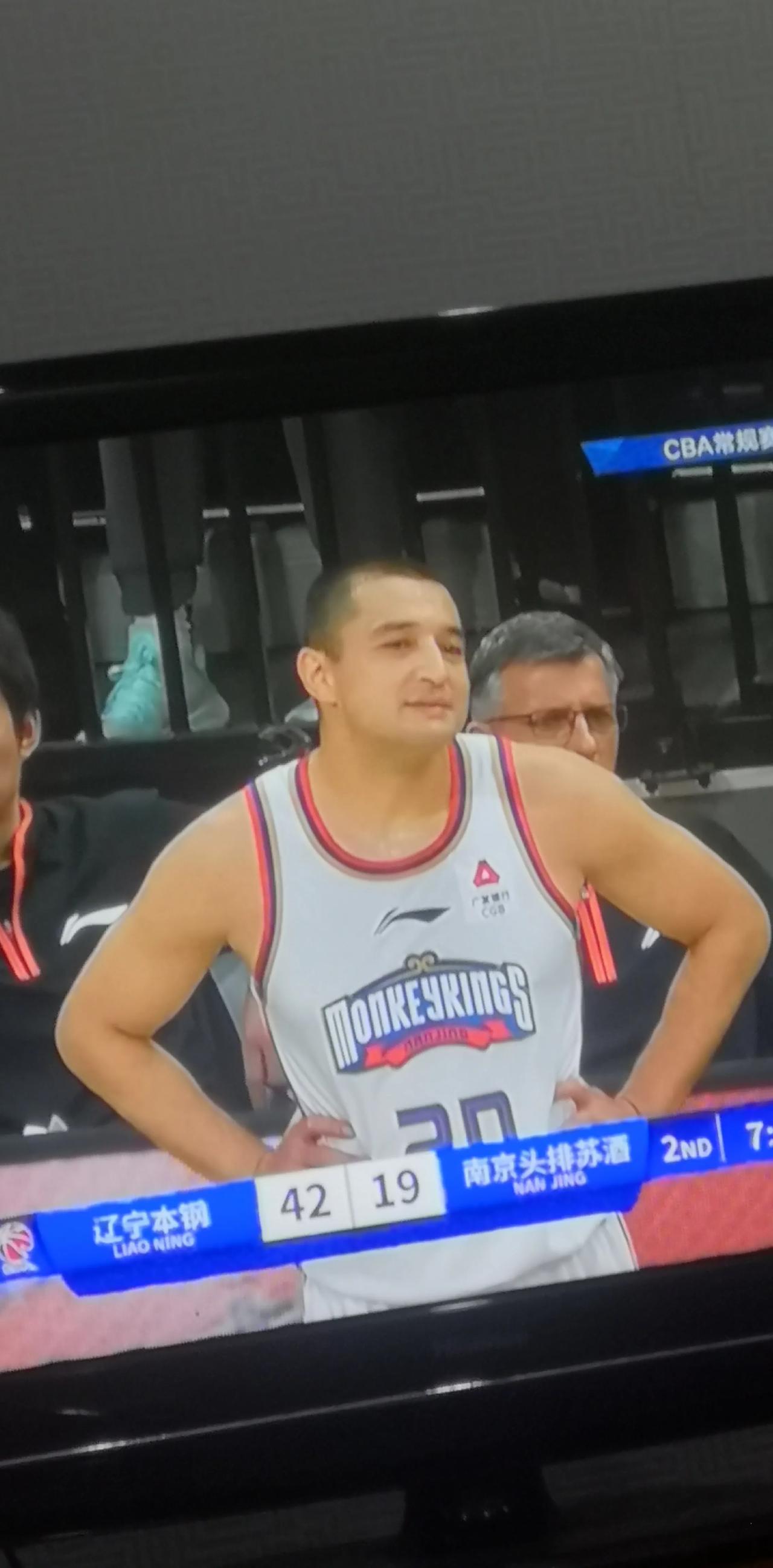 CBA揭幕战半场比赛南京就被辽宁拉下22分。半场比赛结束南京39：61落后辽宁。