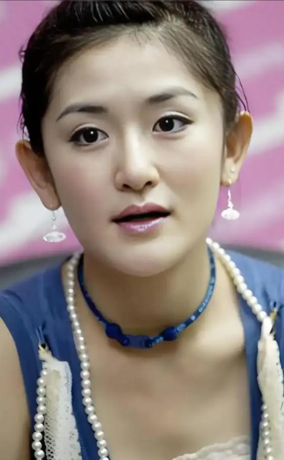 一次，谢娜在包文婧那借了3万澳元，后来还给她3万人民币，包文婧闷闷不乐，直接问她