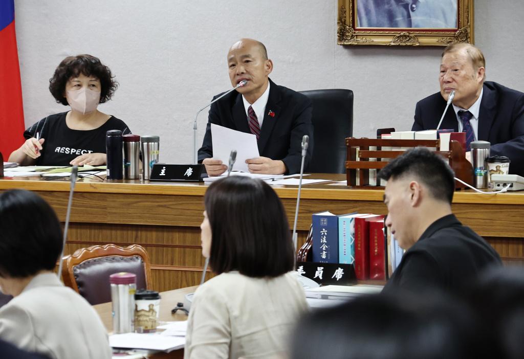 韩国瑜这是失心疯了吗？怒呛傅崐萁怒呛傅是「慈禧太后」，更直言若傅不愿意授权，就干