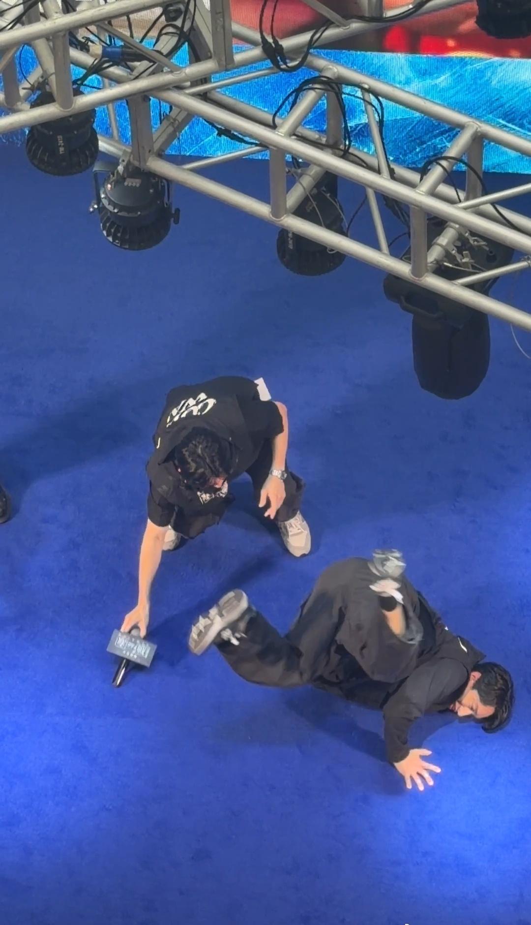 被刘俊谦和吴慷仁的互动圈粉到哭！戏里是“你死我活”的权斗对手，戏外是互相调侃的憨