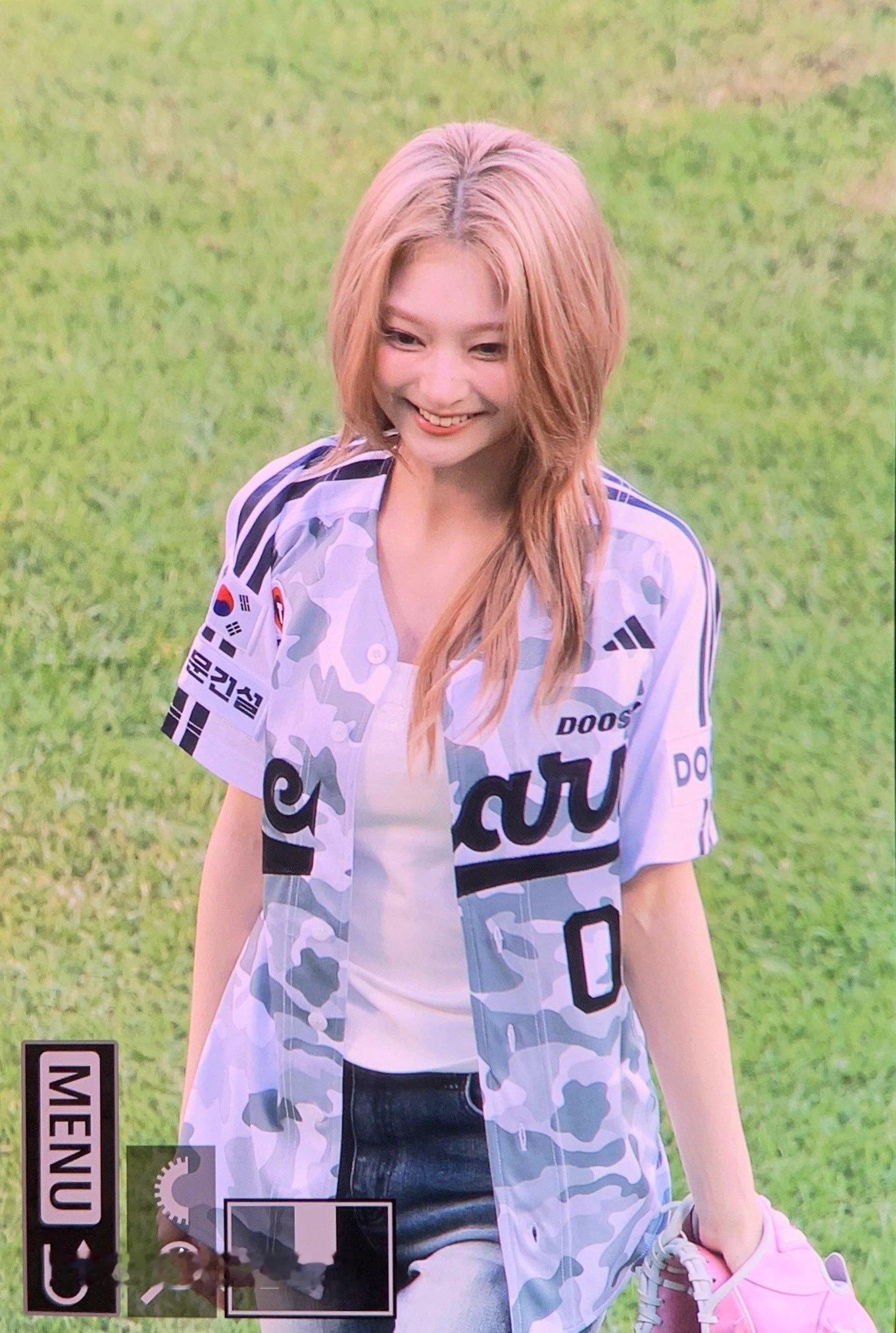 李娜炅 🐣蜜桃笑颜李娜炅 260626 斗山熊队开球 饭拍预览©hungryf