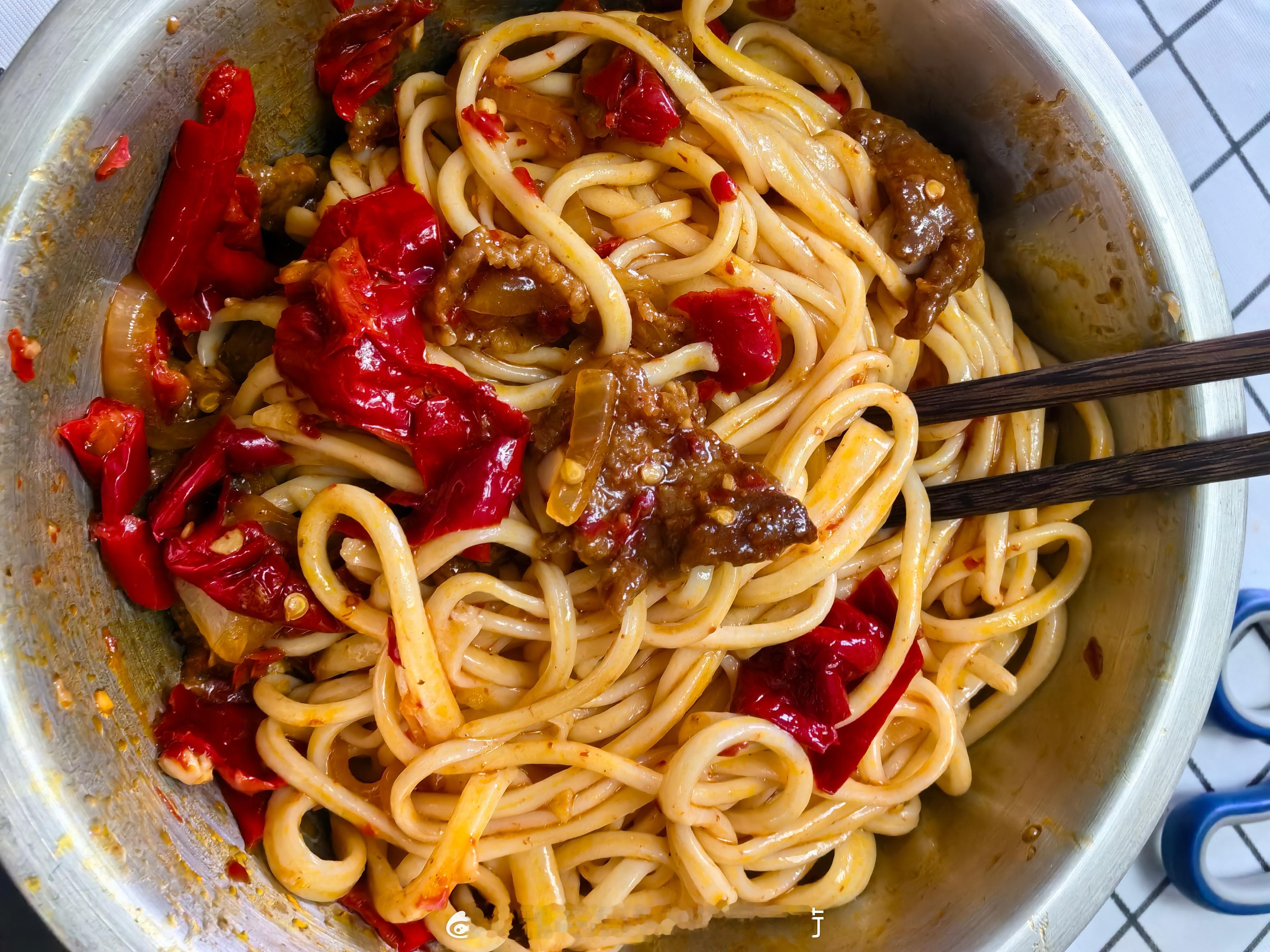 昨天我学了一下午那个鸡毛掸子头咋扎…咋样都绕不上，我觉得已经不是手笨那么简单了，