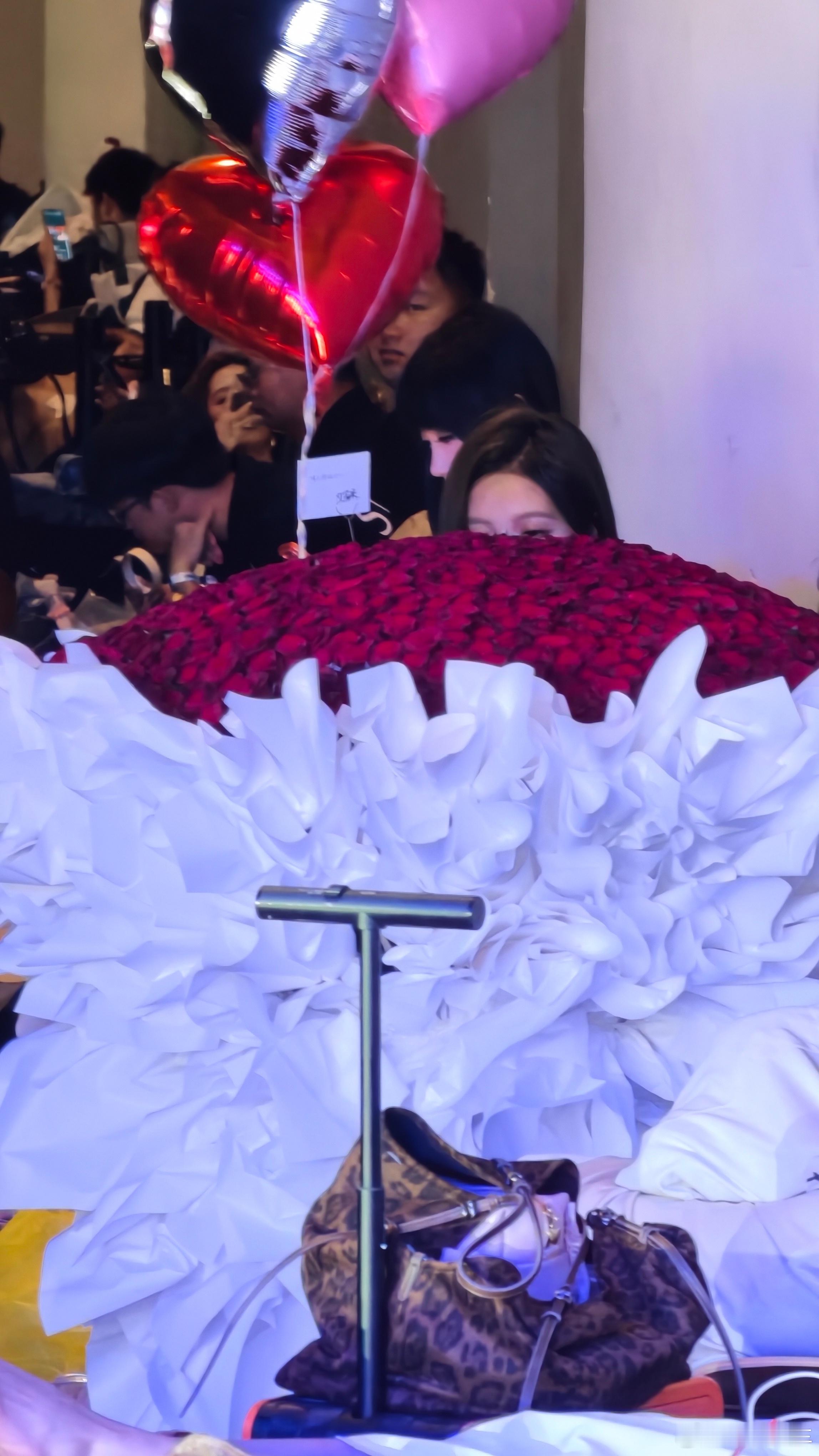 你们说这会是谁的啊启子的车成都车展 成都·中国西部国际博览城国际展览展示中心