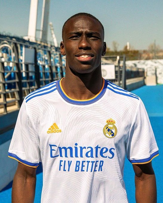 【马卡报】门迪缺阵至少一周，他将无缘曼彻斯特的次回合较量。门迪右侧坐骨肌肉受伤，