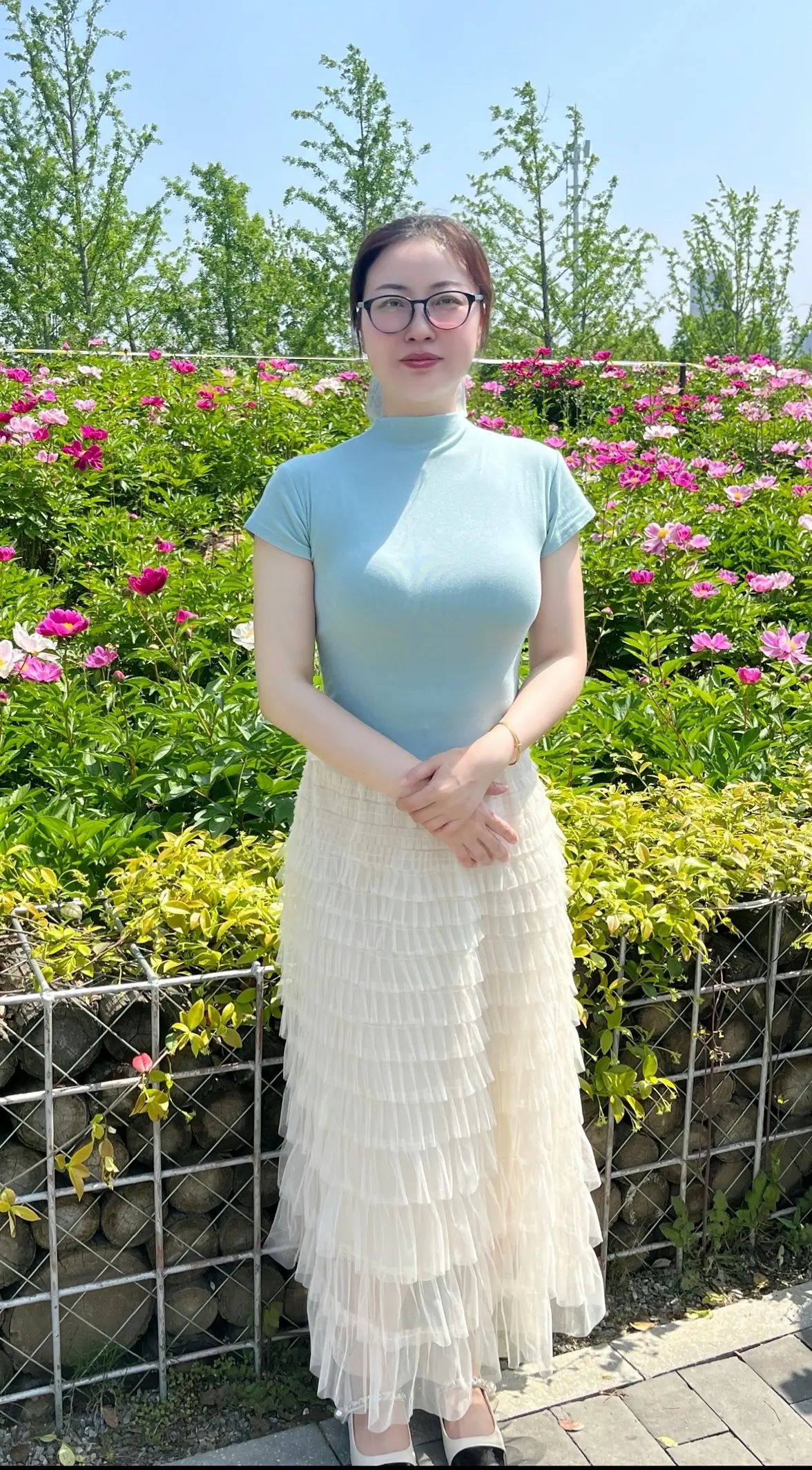 缘分这个东西真的很奇妙，他不是你去到某个地方，遇见了某个人，而是你必须...