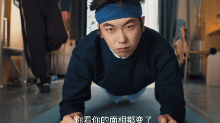 张兴朝好会安慰李嘉诚啊李嘉诚张兴朝干什么都像演喜剧真的被这对搭档狠狠戳到！一个闹