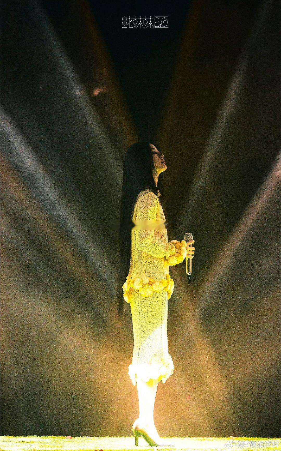 单依纯郑州上座率不予置评，不说好坏，只是人家的艺术咱欣赏不来！单依纯唱的歌还行，