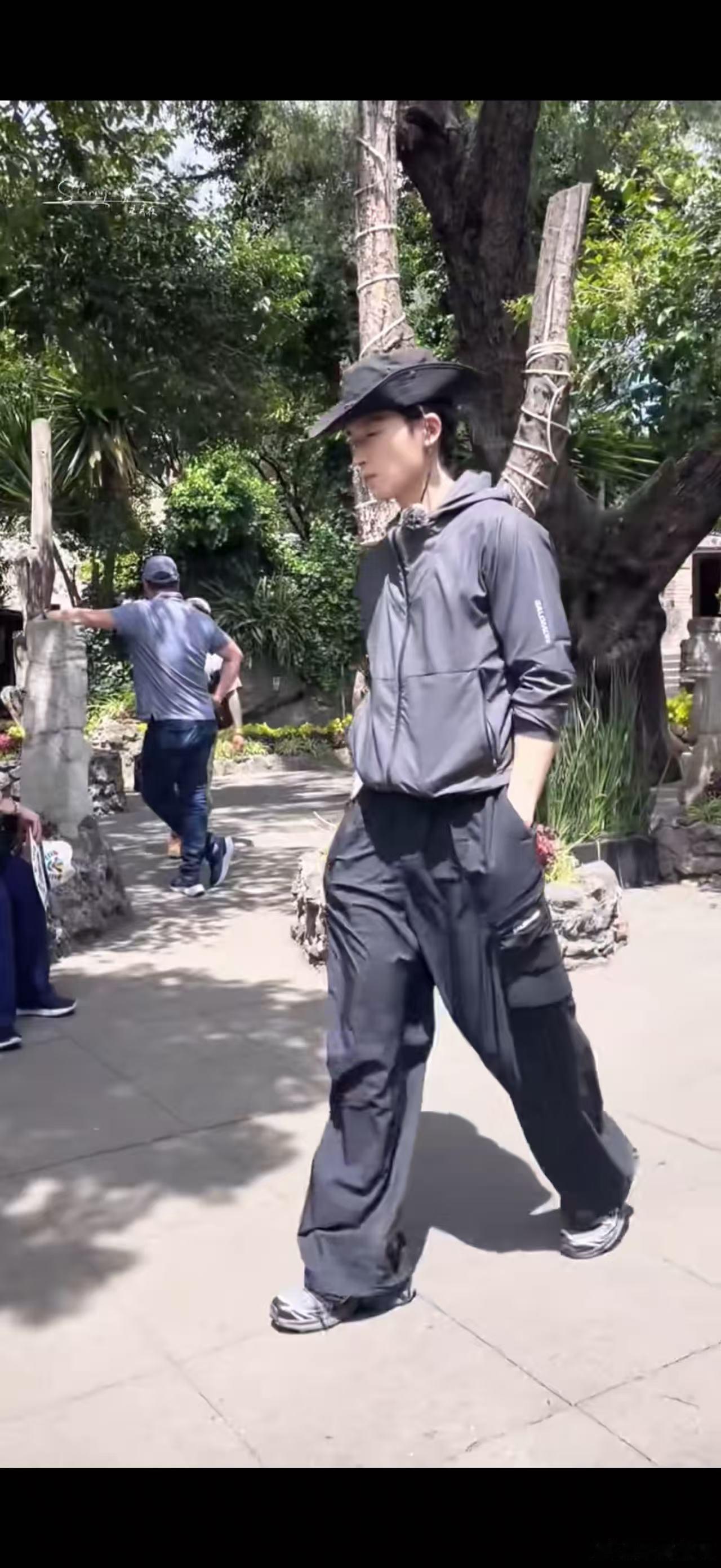 花少预告看不到王星越 看到花少预告看不到王星越，原来他这次当了制片人，而且还当了