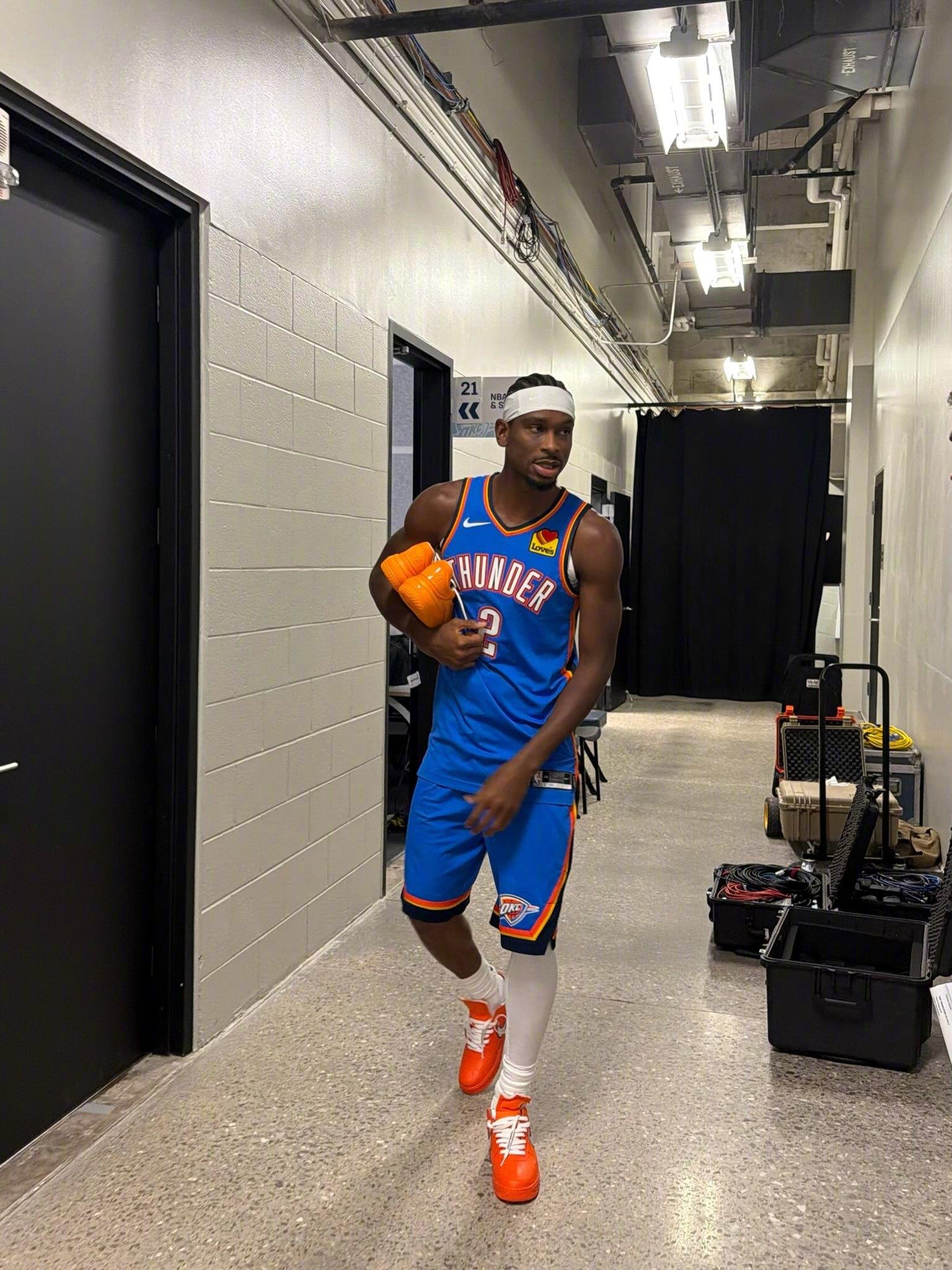 新赛季SGA上脚新战靴！雷霆[超话]ThunderUp ​​​