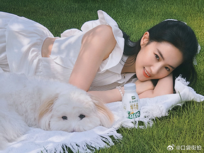 刘亦菲白裙营业刘亦菲白裙野餐照刘亦菲白裙野餐照 啊啊啊啊美鼠了 