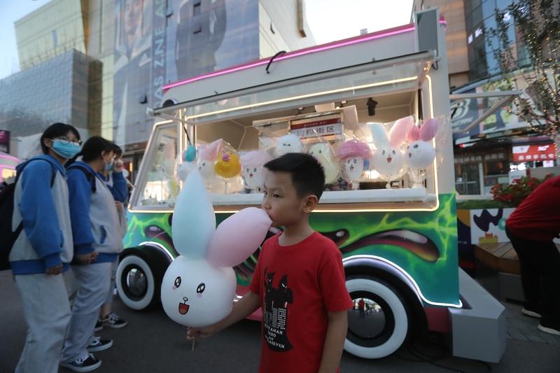 中国潮玩文创火遍全球！国货IP海外狂揽订单，数据太亮眼
 
中国潮玩彻底走出国门