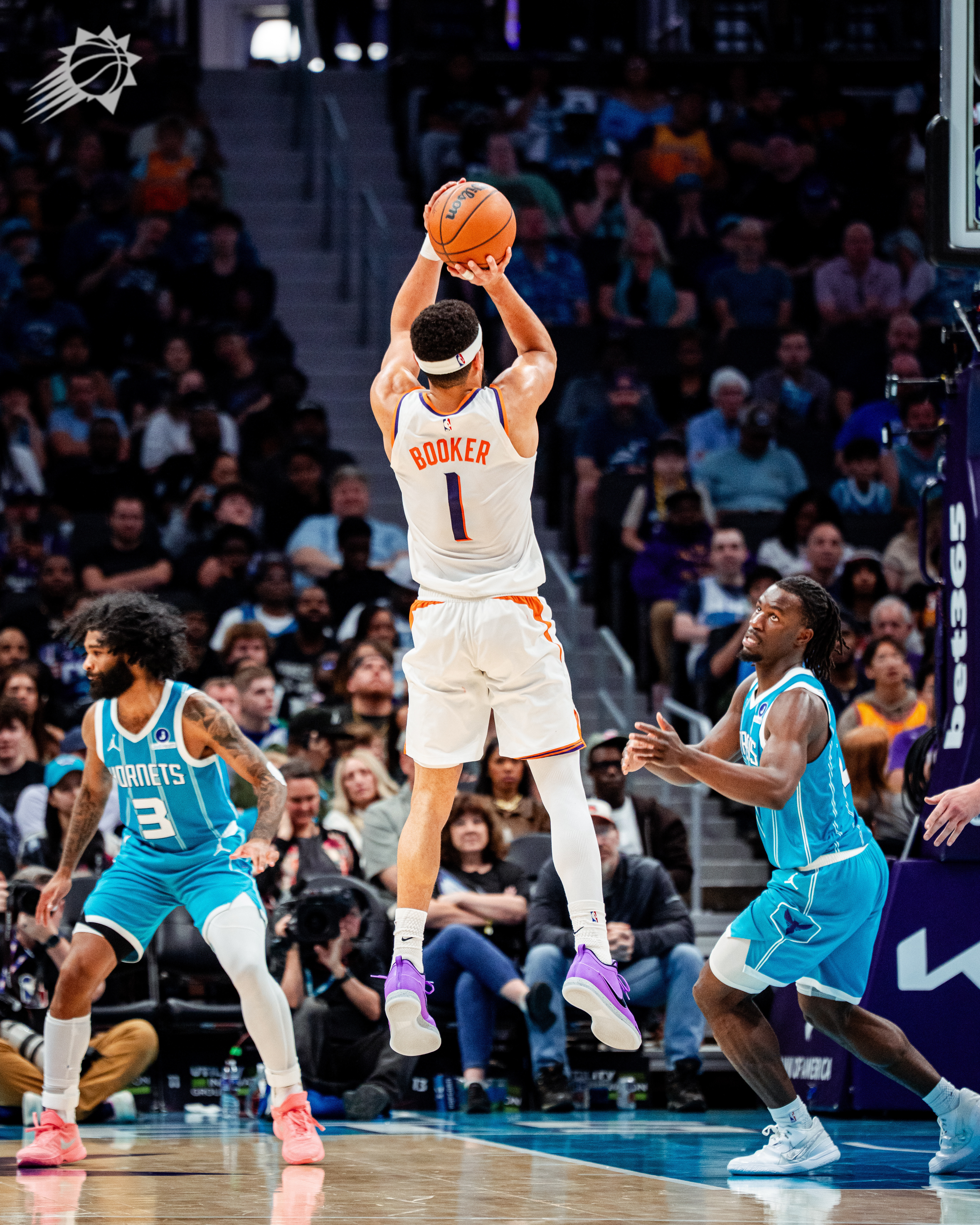 📊布克本场数据：22分5篮板6助攻1抢断菲尼克斯太阳 ｜旭日东升 ｜ 太阳vs