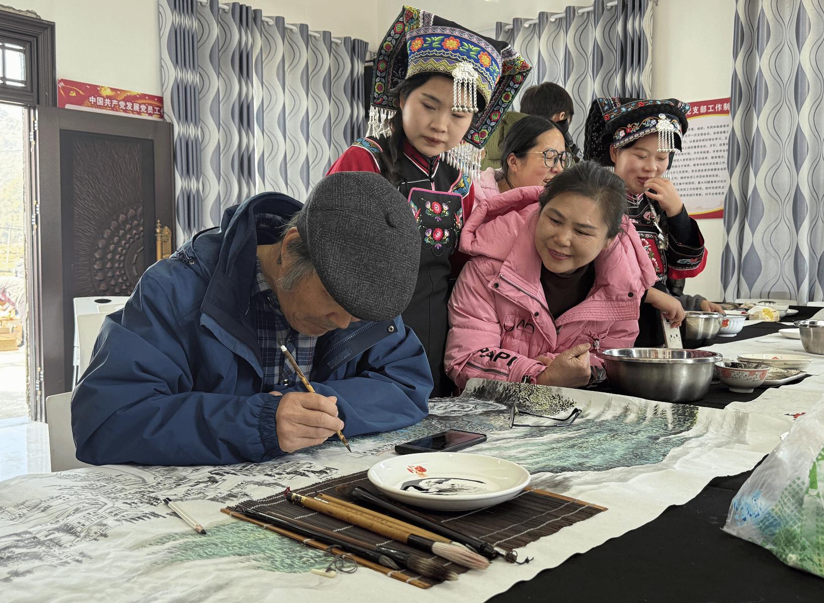 贵州布依书画院送“福”进万家活动走进马场镇枫林村