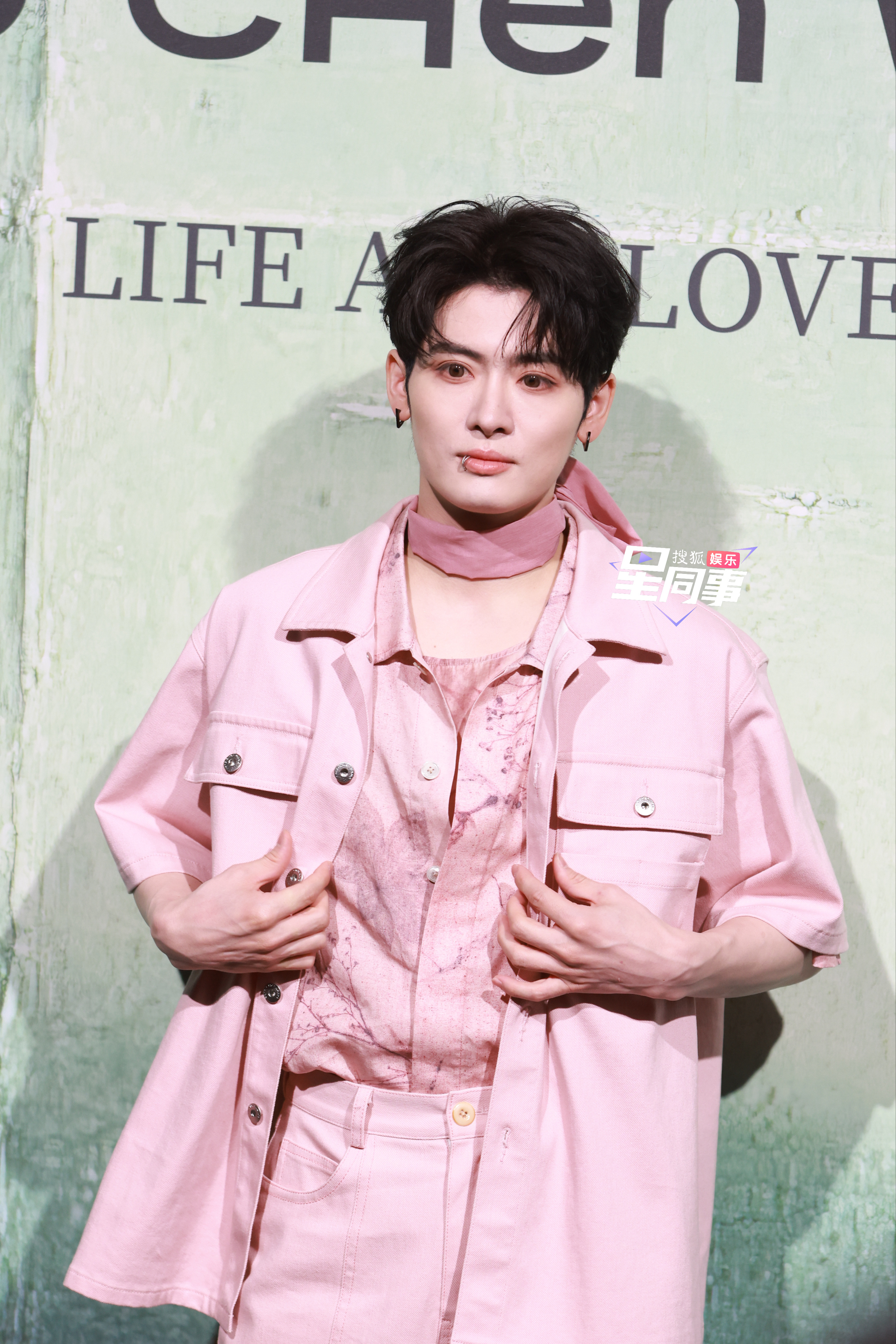 力丸Rikimaru  今日上海时装周生图掉落～今天是粉色系春日男友呀