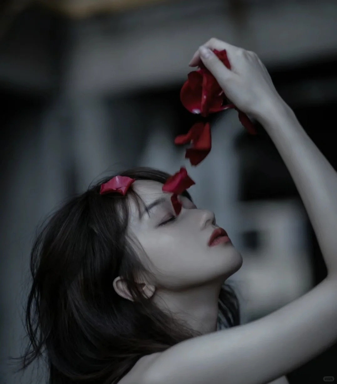 为什么有些女性一旦出轨，就难以断绝关系，总是藕断丝连，仿佛中了魔咒一般...