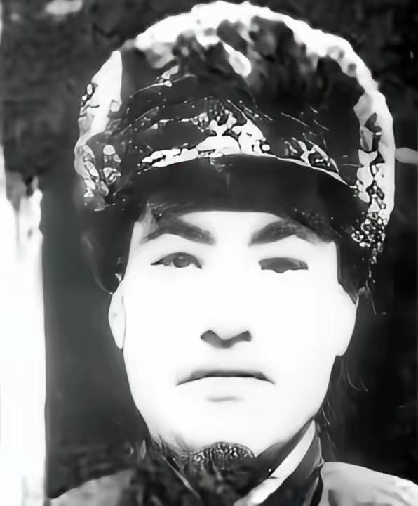 1937年甘肃，马家军旅长马禄，抓到了红三十军的参谋长黄鹄显。他没上报，没用刑，