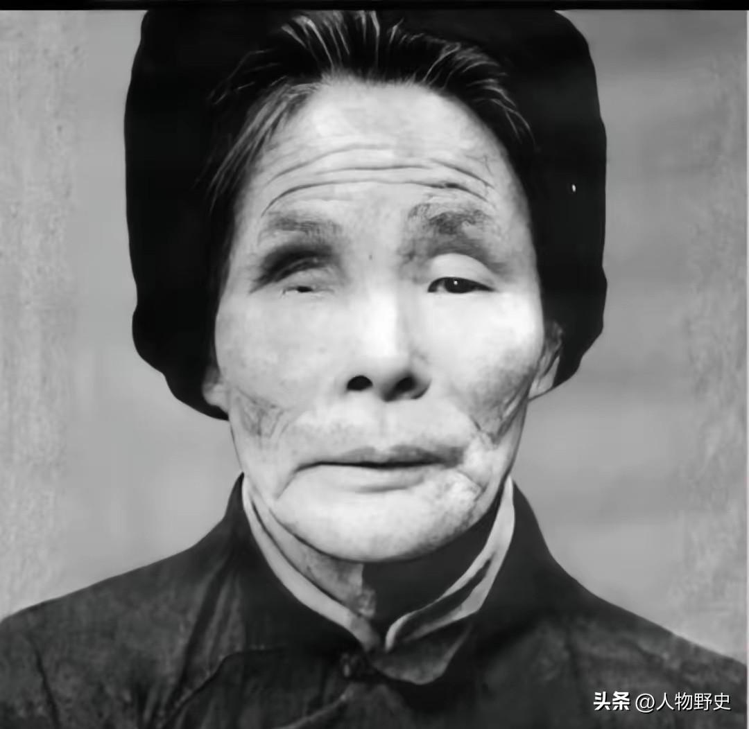 1934年吴秀真在家听到枪声，她跑去看到红军被敌人抓起来盘问，用眼睛做担保这是她