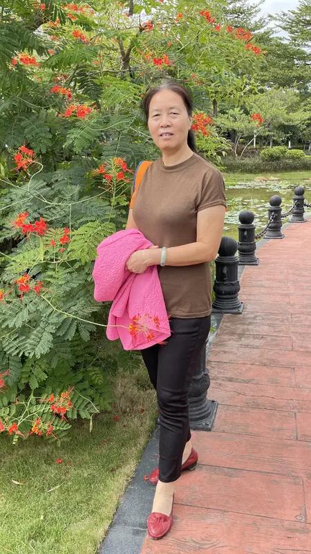 56岁阿姨离婚后10年游43国 56岁阿姨离婚后10年游43国，这简直太酷了！5