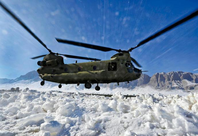每天认识一件兵器 美国CH-47“支奴干”运输直升机CH-47是波音公司研制的双