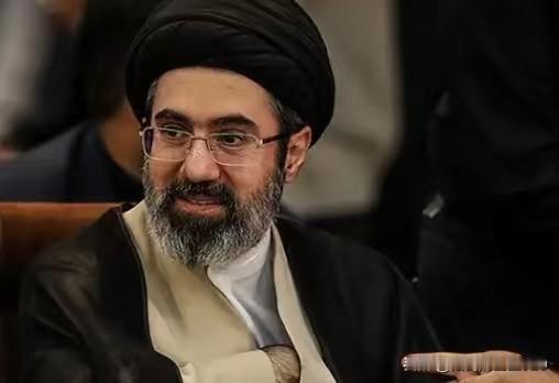 伊朗最高领袖穆杰塔巴·哈梅内伊腿部受轻伤，其他伤情均为虚假信息。

据伊朗高级官