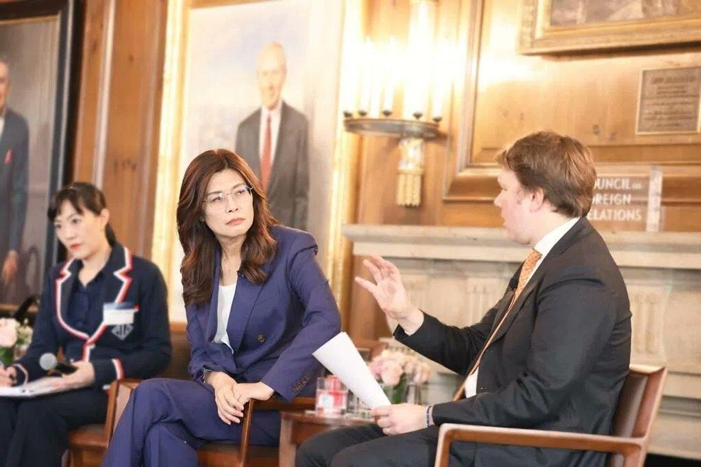这个两面人说：国民党没有反对对美军购，外界给她贴上‘亲中’标签是断章取义和刻意丑