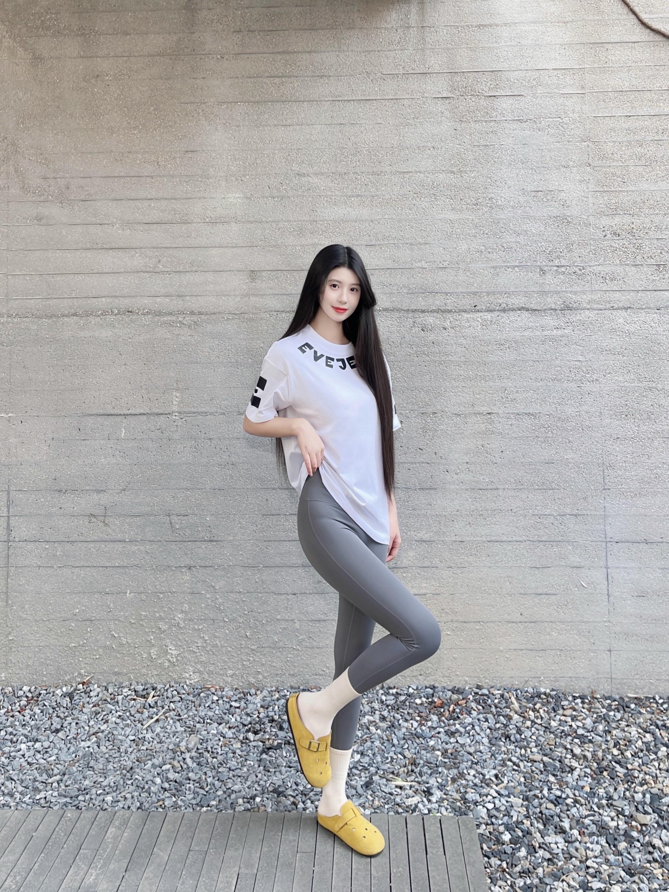 秀身材穿搭 腿精 运动系女孩穿搭