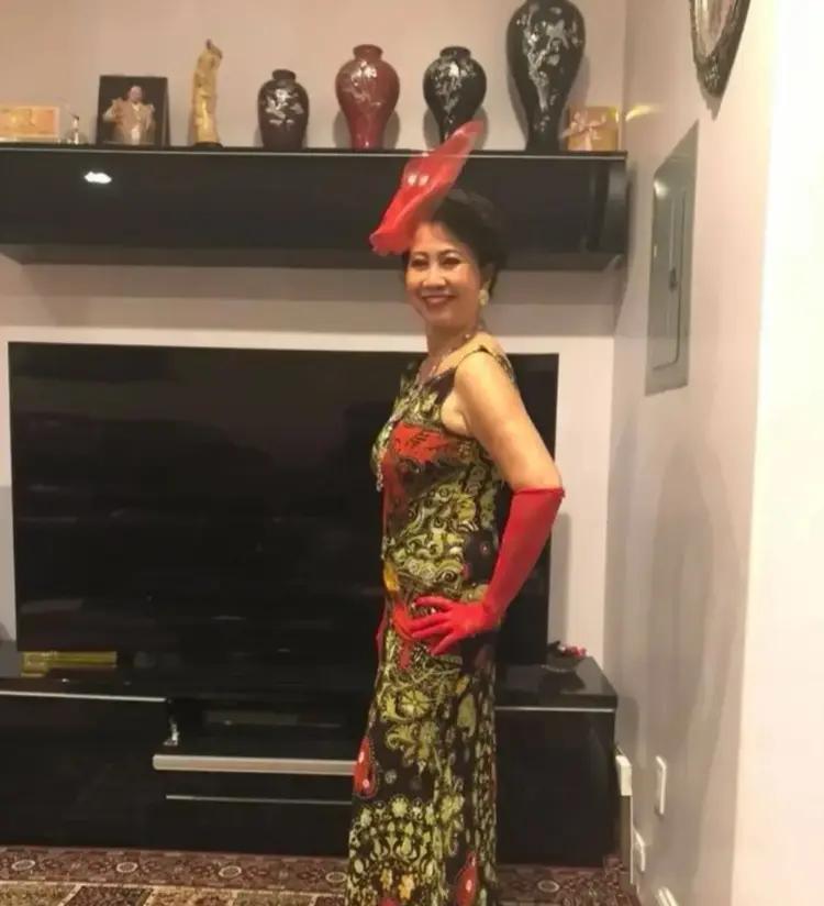 玛哈国王的二老婆余娃达逃出泰国后过得有滋有味的。
有作者写文章说，余娃达现在跟老