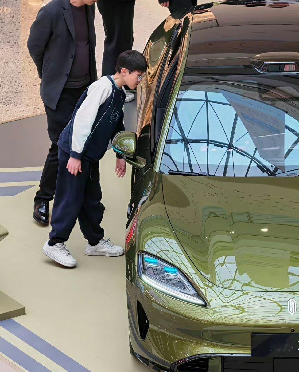 如果一台车，对年轻人来说不酷了，尤其是对还在上学的人，那就应该反思他们往往比成年