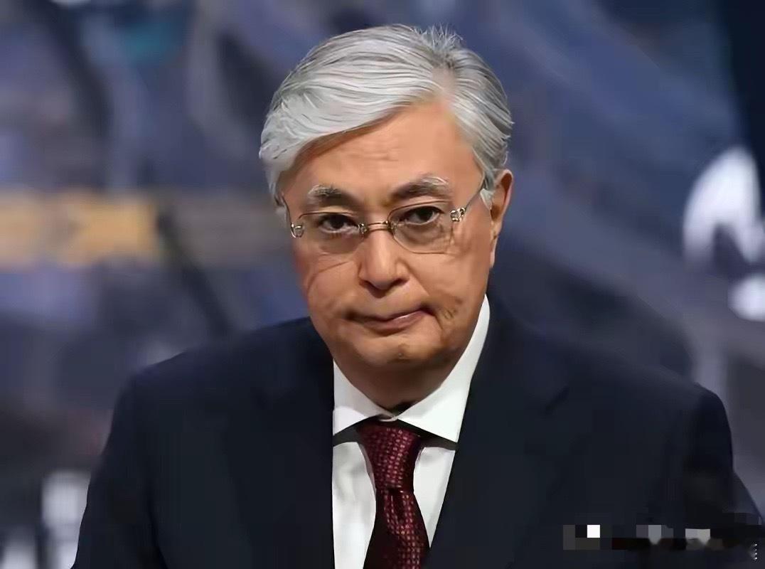 此人在哈萨克斯坦的历史上绝对属于再造之功，敢于自我革命，还权力与人民，自愿接受哈