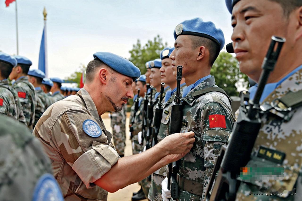 为什么当年我国那么穷，还愿意往国外派遣维和部队呢？

就是因为穷才愿意派遣的，因