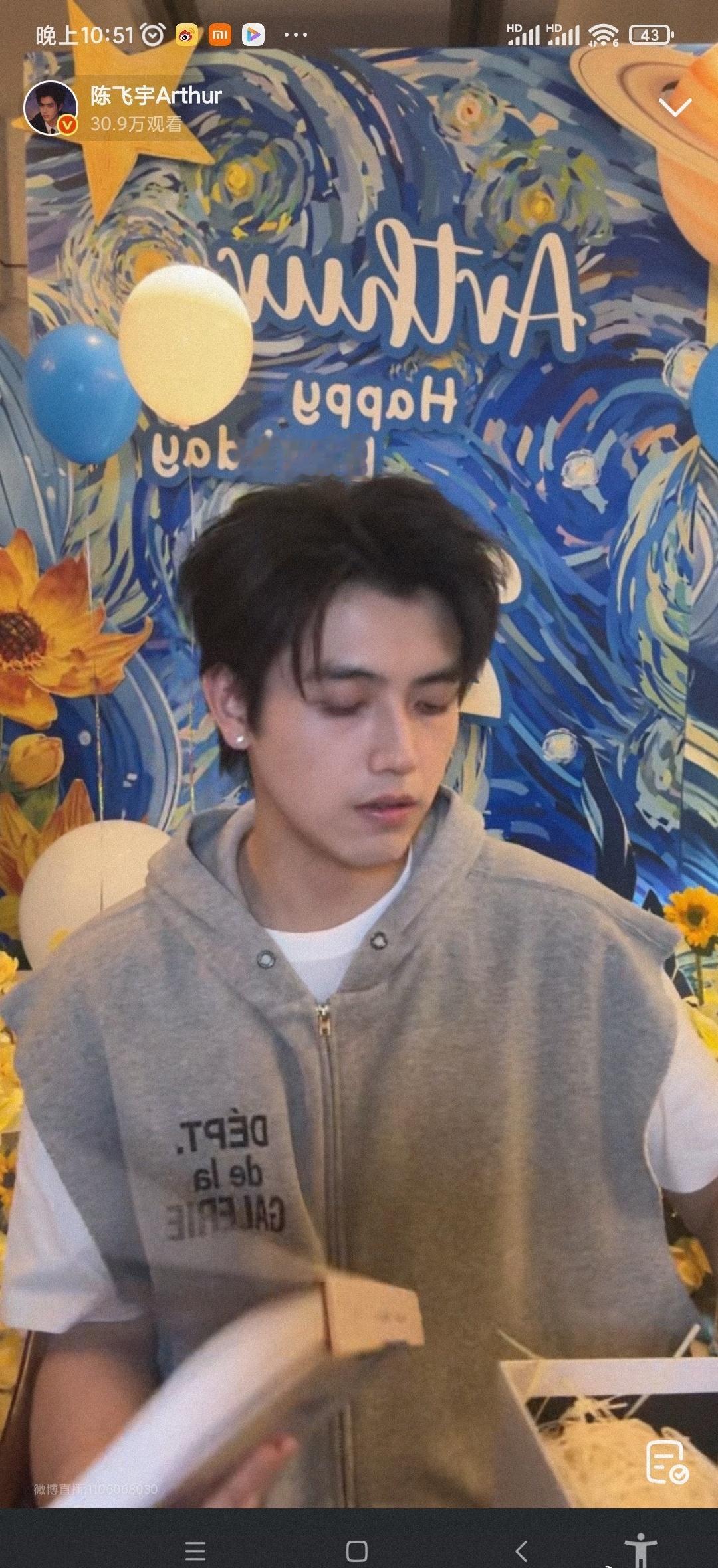 感觉阿瑟今天好累好疲惫，也是才下班，就直播，然后今天下戏的时候也脸色苍白惨白，还